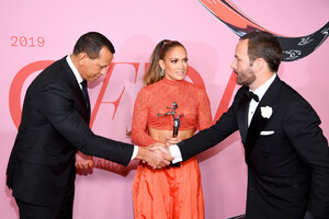 Jennifer+Lopez+CFDA+Fashion+Awards+Winners+PNE1h3as8eIx.jpg