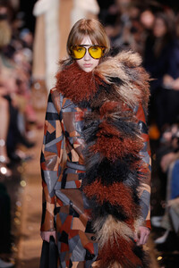 553939651_MichaelKorsCollectionFall2019RunwayShowosDVhKCpnXgx.thumb.jpg.ae83535b05a1c7c78afba31977d7d3fb.jpg