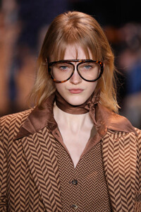571720895_MichaelKorsCollectionFall2019RunwayShowQmaaLViUuy6x.thumb.jpg.457c1b234b957c0017d2da62f3c78277.jpg