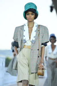 574544244_MiuMiuClub2020RunwaycNHkUfgX8jXx.thumb.jpg.64ccc3ed4d3461769a99ece2152d5fa9.jpg