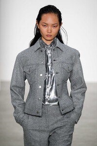 579969778_HelmutLangRunwayFebruary2019NewYork07_p5RFSh5rx.thumb.jpg.d2075b9a2e1ac7f6b2afcff574fbbfe3.jpg