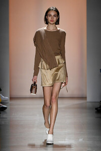 582410792_ConceptKoreaRunwayFebruary2019NewYorka1nACTmfvmax.thumb.jpg.61706d856e9e291692086a1a8b18bdc0.jpg