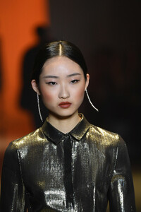 583972417_CushnieRunwayFebruary2019NewYorkFashionImQeGXeuwf9x.thumb.jpg.7bd229b8718baf1b3f7ae3e7345adbeb.jpg