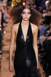 606120309_MichaelKorsCollectionFall2019RunwayShowVheEebGwoUmx.thumb.jpg.9425b9b81f06270c8599e88dcd12678c.jpg