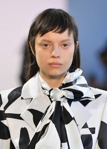 607597083_ClaudiaLiRunwayFebruary2019NewYorkFashionPnFRYSNMdclx.thumb.jpg.41a1ec469f0d0a1230b7e0b2e9f0107c.jpg