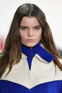 610069809_CalvinLuoRunwayFebruary2019NewYorkFashionflpdC7IaxBrx.thumb.jpg.af0d751d215383d9d30e6c4a46cee4f9.jpg