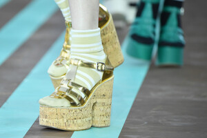 611163898_MiuMiuClub2020Runway6jO_hVs6ykJx.thumb.jpg.99de1293f07d059ff6d5f8a0cfbc9fd3.jpg