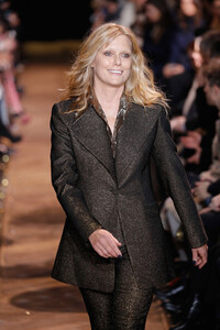 612009486_MichaelKorsCollectionFall2019RunwayShow_K-TE9DA7UWx.thumb.jpg.070806d6f094fcce5c352f5e27a963c9.jpg