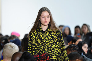 627772784_CalvinLuoRunwayFebruary2019NewYorkFashionfzDgFmtOBCjx.thumb.jpg.5dcb631f1ae273c40d2e86260522c6b0.jpg