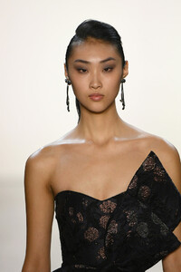 628009863_BadgleyMischkaRunwayFebruary2019NewYorkqtZKI8FpyKqx.thumb.jpg.86f5468252a0ef3d78dff75215ab620c.jpg