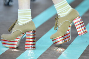 628634459_MiuMiuClub2020RunwayqJZlBqdmPzXx.thumb.jpg.ddf31684105c624d2ef127df772c4ad5.jpg
