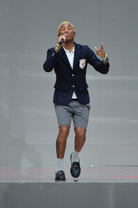 Pharrell+Williams+karl+Ever+Le+Grand+Palais+QUf8yC1Xer7x.jpg