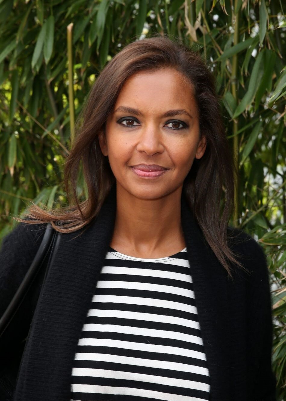https://www.bellazon.com/main/uploads/monthly_2019_06/644804210_KarineLeMarchand235.jpg.233f480f99bb65b28857c55e31829016.jpg