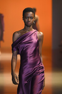 649910888_CushnieRunwayFebruary2019NewYorkFashionvCrNcE5OOCtx.thumb.jpg.f084d5a72e15fcab097a6ca379f27f3d.jpg