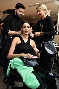 650874738_CushnieBackstageFebruary2019NewYorkFashion47qcDtjT0lwx.thumb.jpg.2490e95133b03d2afeda181eb2310955.jpg