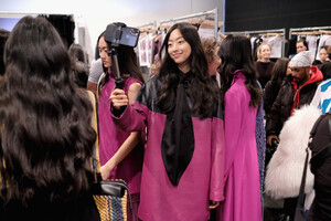 653995061_ClaudiaLiBackstageFebruary2019NewYorkj-eD1KlTxAox.thumb.jpg.d0a9da33c04f3e4040e90d2c24e4c6af.jpg