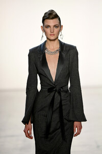 665737763_BadgleyMischkaRunwayFebruary2019NewYorkRAIxuiZFgkUx.thumb.jpg.104b2b905419d842c98bd80a49f601d0.jpg
