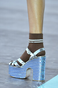 668891516_MiuMiuClub2020RunwayRruZm7nYKyex.thumb.jpg.3c969c570b34d8258678409fe22edcc9.jpg