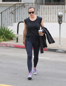 Jennifer+Garner+out+and+about+HbEz-fS3w7bx.jpg