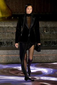 679079793_AlexanderWangCollection1RunwaycCrXtwi02eHx.thumb.jpg.87e952b24e1002f366acb89c2ecf0625.jpg