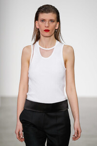 681953580_HelmutLangRunwayFebruary2019NewYorkx6fZ-SCpUxGx.thumb.jpg.59d8a3d8e9da4a8b4d47d940a000f398.jpg
