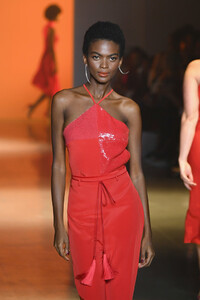 683780935_CushnieRunwayFebruary2019NewYorkFashiongO0I_h3psHMx.thumb.jpg.e8d12e6c48817eddcbf3318701504e2f.jpg