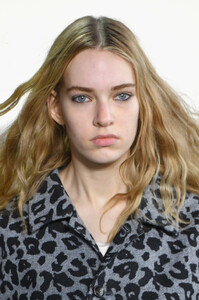 688280911_CalvinLuoRunwayFebruary2019NewYorkFashionXBMhEbWK7K7x.thumb.jpg.78bbde8af29ee50ef375a093d5cbd6fe.jpg