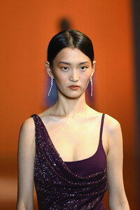 688569055_CushnieRunwayFebruary2019NewYorkFashiondTFVZiMvAlqx.thumb.jpg.30fc042ed6af3b7ff91f27d8e7a8f53b.jpg