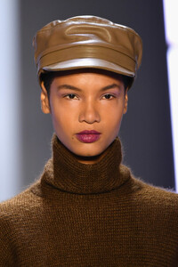 70180054_SallyLaPointeRunwayFebruary2019NewYorkKA_YfVhW50Qx.thumb.jpg.0b1cf7b9b47bb12e1a1e81865eb009b2.jpg