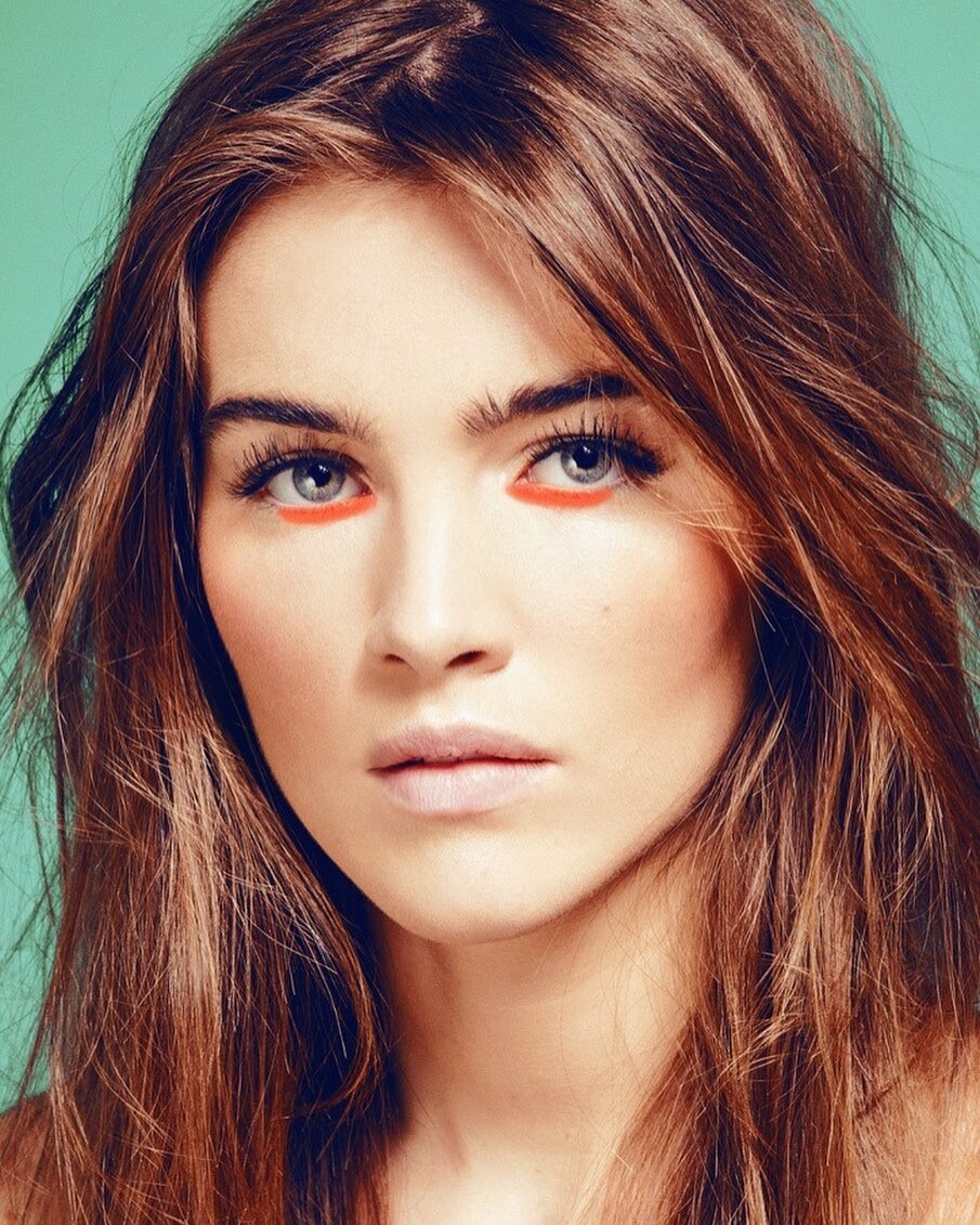 https://www.bellazon.com/main/uploads/monthly_2019_06/704336412_EmilyBarbe52.jpg.241d6b7bb73fa58964d0633ca466f453.jpg