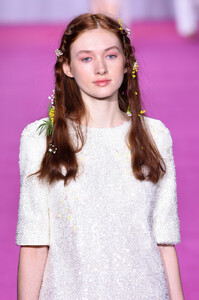 706086491_LanyuRunwayFebruary2019NewYorkFashionuMbW7leqFZNx.thumb.jpg.4377b6e2363cd413d9980fa3b7314f8b.jpg