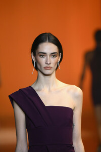 706165632_CushnieRunwayFebruary2019NewYorkFashionEdDqux2rFnhx.thumb.jpg.935b81b9fb00b5b23713c8dbaac533b8.jpg
