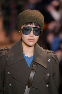 709026783_MichaelKorsCollectionFall2019RunwayShowqGhe5rBQeI3x.thumb.jpg.9489a952dd1ca2259ae7d30e988a1c37.jpg