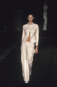 709212550_CostumeNational1999WomenRTW7.thumb.jpg.c65ab11670aeaef31e335e8cd09c6a80.jpg