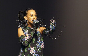 Solange+Knowles+Kenzo+Runway+Paris+Fashion+VOIngytvfZ1x.jpg