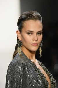 725117038_BadgleyMischkaRunwayFebruary2019NewYorkTMNbvaz_LXEx.thumb.jpg.7544c8a0d3605f1fafbdb46386de7831.jpg