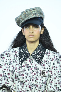 746896442_MiuMiuClub2020RunwayNdjh_-4UFRNx.thumb.jpg.77d727e7a4d133d521a9e416d54909e8.jpg