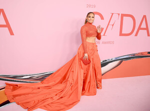 Jennifer+Lopez+CFDA+Fashion+Awards+Arrivals+wMFDftzxu__x.jpg