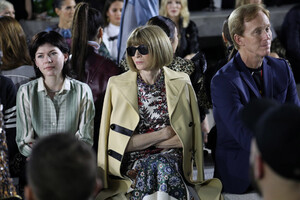 Anna+Wintour+Louis+Vuitton+Cruise+2020+Fashion+3YWtOQKJFJzx.jpg