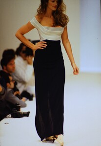 765204476_herve-leger-ss-1994(11).thumb.jpg.54e8d2c595aa8dd9dd4ad1b24d0c96a6.jpg