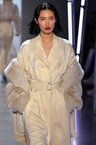 769026930_SallyLaPointeRunwayFebruary2019NewYork6V1eylFQLW2x.thumb.jpg.1471441e3b865bd16c58667490f56e6f.jpg