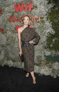 Jaime+King+Max+Mara+Celebrates+Elizabeth+Debicki+7CW3YDjf-_1x.jpg