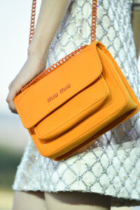 785892798_MiuMiuClub2020RunwaysxmGzvkN6R8x.thumb.jpg.fed0e8fa00a8bc30fffec6e43b002b92.jpg