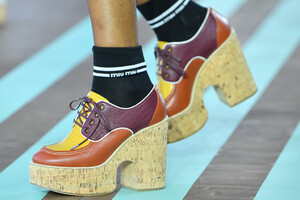 789302581_MiuMiuClub2020Runwayyclvilo2FnHx.thumb.jpg.c5c396f9c000af5310ce17f65827c64c.jpg