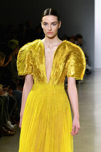 796579919_CongTriRunwayFebruary2019NewYorkFashionI1x-shm46Bmx.thumb.jpg.e9efe6a18949024050a348e2ee20d0bc.jpg