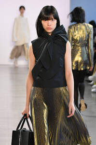 804724774_ClaudiaLiRunwayFebruary2019NewYorkFashionTHcyYCPZgQvx.thumb.jpg.a9b033e2a7668b7c36b4814a188287a6.jpg