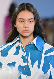 823824109_ClaudiaLiRunwayFebruary2019NewYorkFashionu38AK3AwbHix.thumb.jpg.8b2fb9201fb6f36ec74a40051bed8bc6.jpg