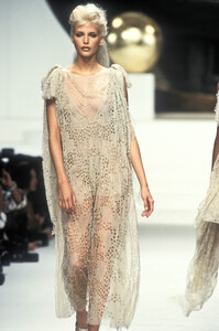 837704023_Chanel1994HauteCouture111.thumb.jpg.82d490cdac552856b018711cb0e3b7a8.jpg