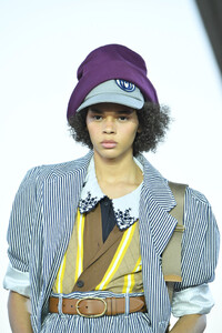 84749100_MiuMiuClub2020Runway0J5pEgxi6uEx.thumb.jpg.09260b7f8425a21938d54f1e79cbe43f.jpg