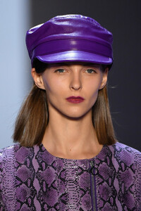 854033020_SallyLaPointeRunwayFebruary2019NewYorkGXieqLkDJSZx.thumb.jpg.72077cedfc0ae16ba276d6d965df20a0.jpg